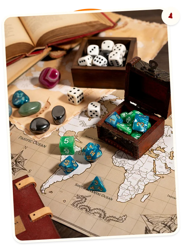 Partecipanti a un torneo di giochi da tavolo con pedine e carte su un tavolo da gioco.